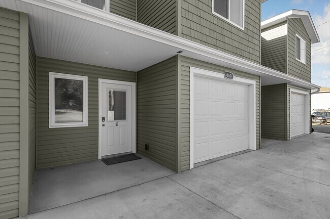 Building Photo - Garden Road Townhouses
