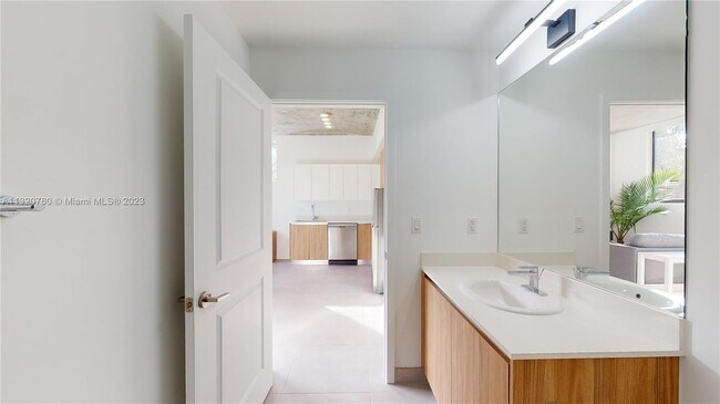 Foto del edificio - 1159 NW 8th Ave