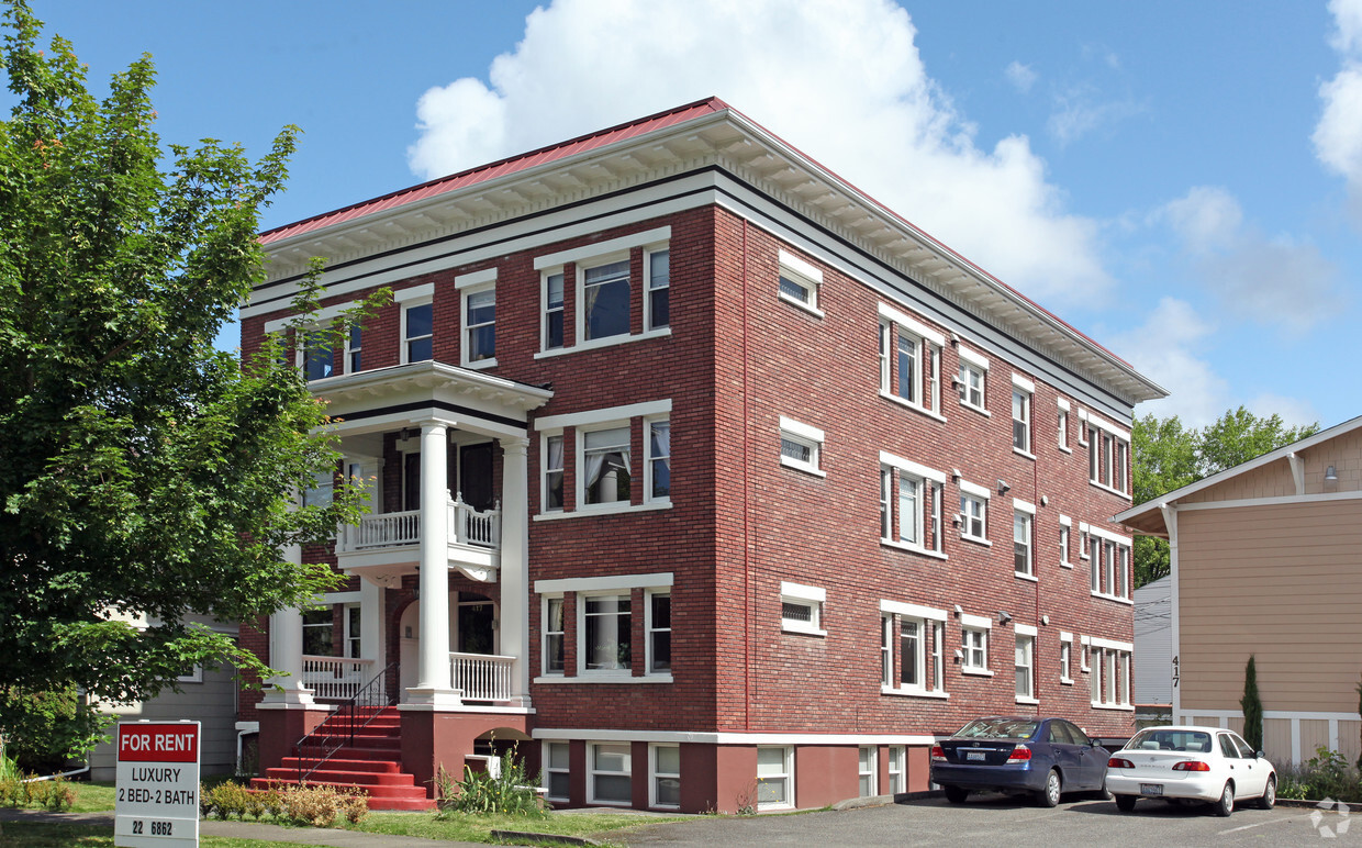 Primary Photo - Elliott Hall Apartments