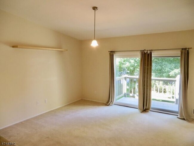 Foto del edificio - 204 Spruce Hills Dr