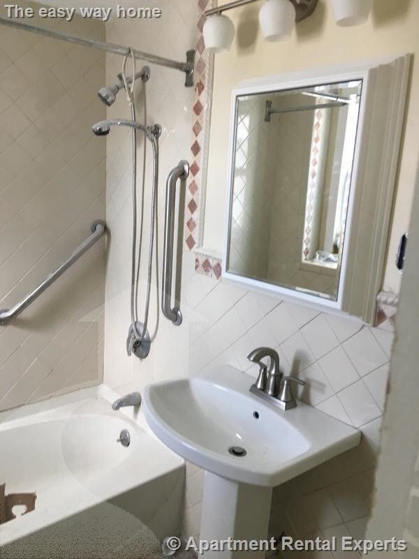 Building Photo - 5 bedroom in Malden MA 02148