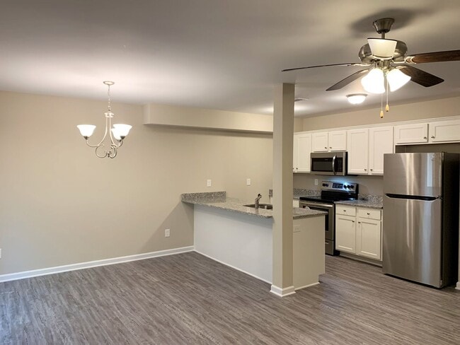 Building Photo - Great Townhome Near Middle Georgia State University