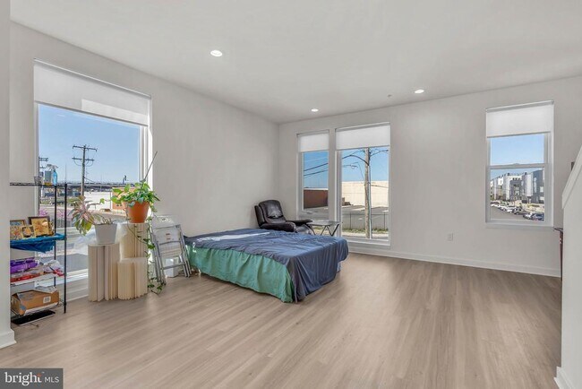 Foto del edificio - 3000 Schirra Ln