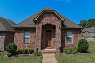 Building Photo - 2900 Lehigh Dr