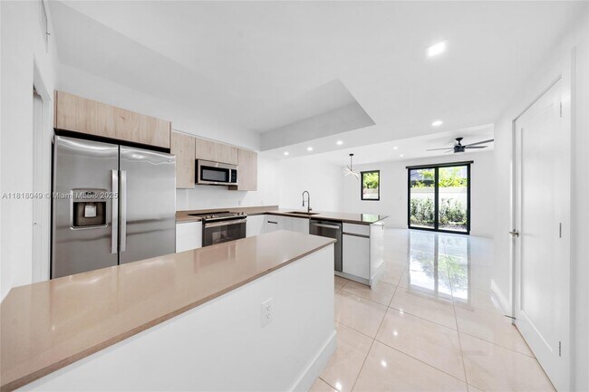 Foto del edificio - 4133 N Oak Pl