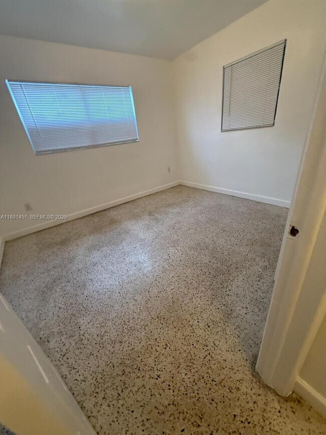 Foto del edificio - 1182 NW 65th St