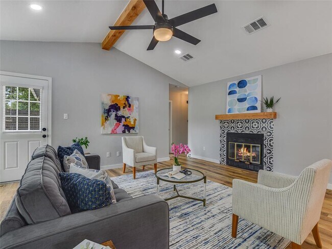 Building Photo - 12900 Campos Dr