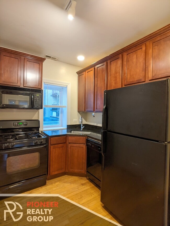 Building Photo - 3248 N Clifton Ave