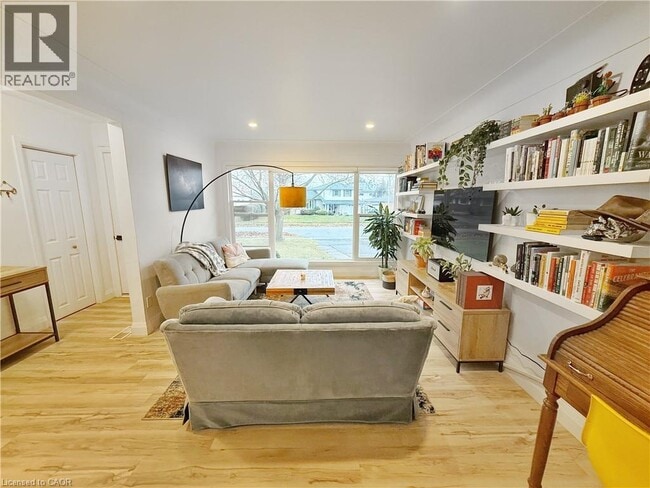 Building Photo - 31 Clearview Dr