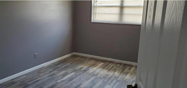 Photo - 143 W 17th St House