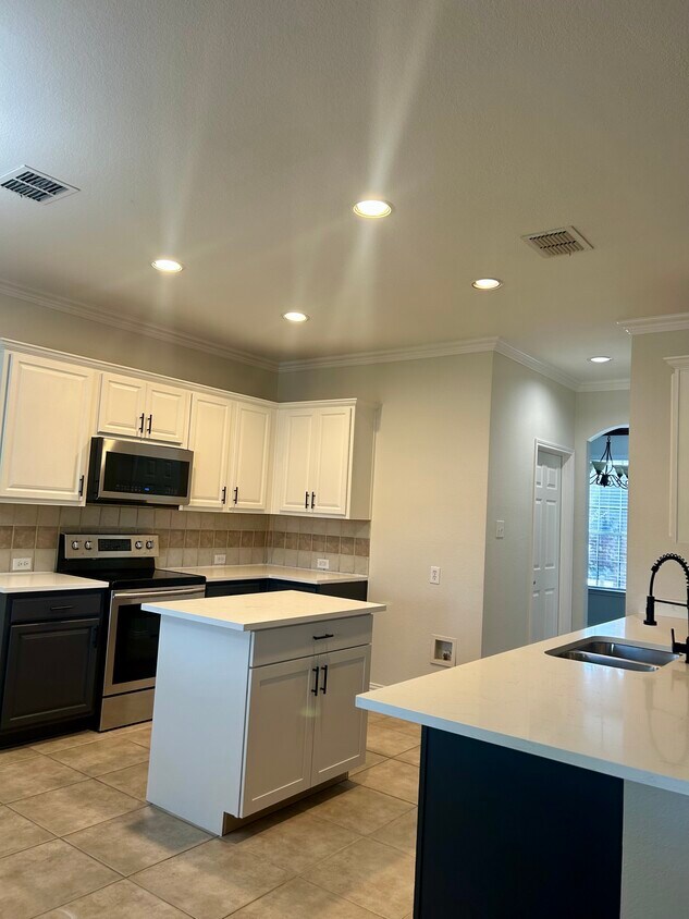 Foto principal - 8012 Wyoming Dr