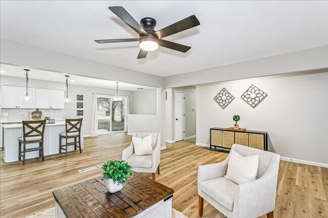 Foto del edificio - Beautifully Updated Home on nearly ½ Acre! Available for Rent or Rent to Own! Move in Special 1/2...