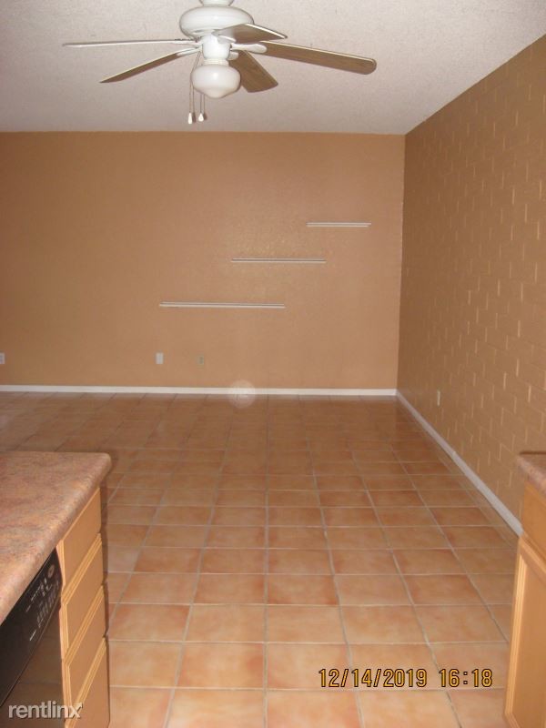 Building Photo - 175 W Calle Del Chancero
