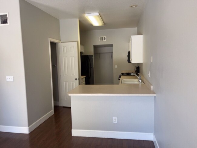 Building Photo - Immediate Move In - 3 Bedroom - Gated Comm...