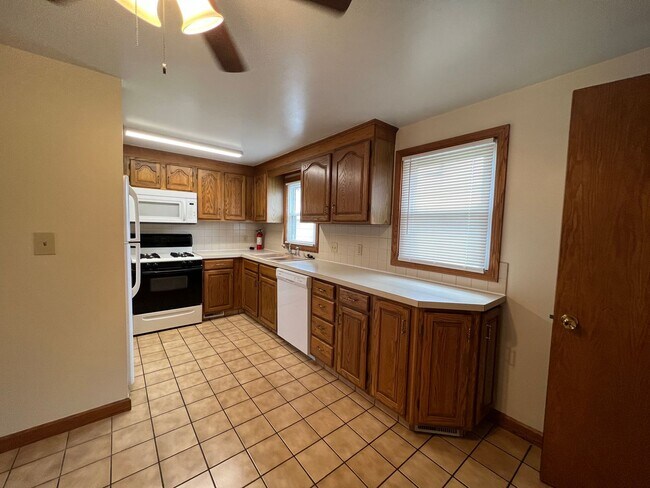 Foto del edificio - 1046 Leslie Ln