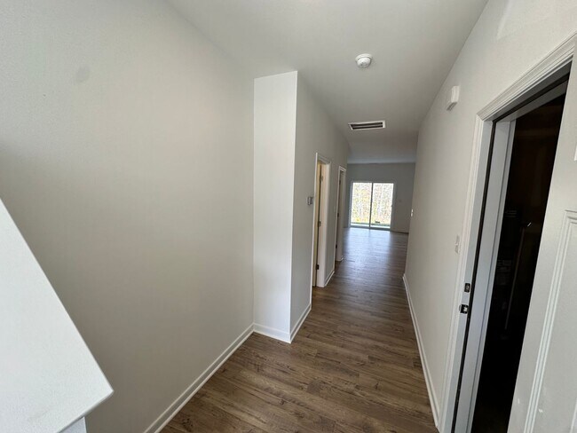 Building Photo - Charming Two-story Townhome, Boasting 3 Be...