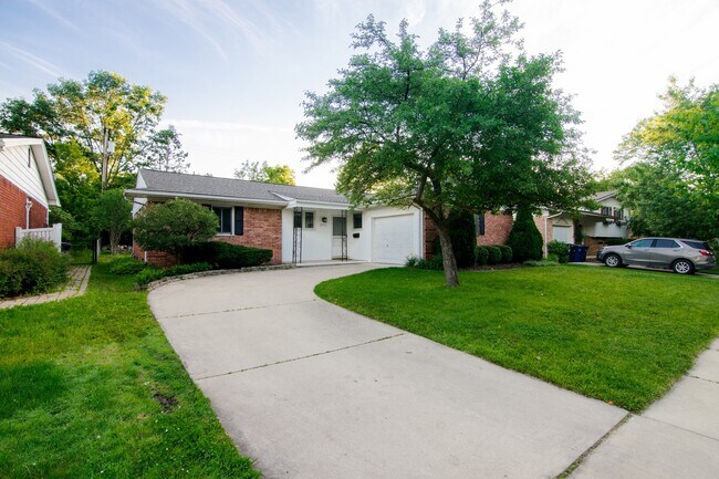 Photo - 2751 Aurora St House