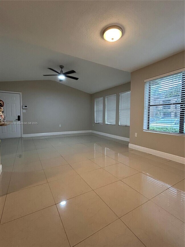 Foto del edificio - 15581 SW 104th Terrace