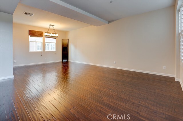 Building Photo - 369 E Memory Ln