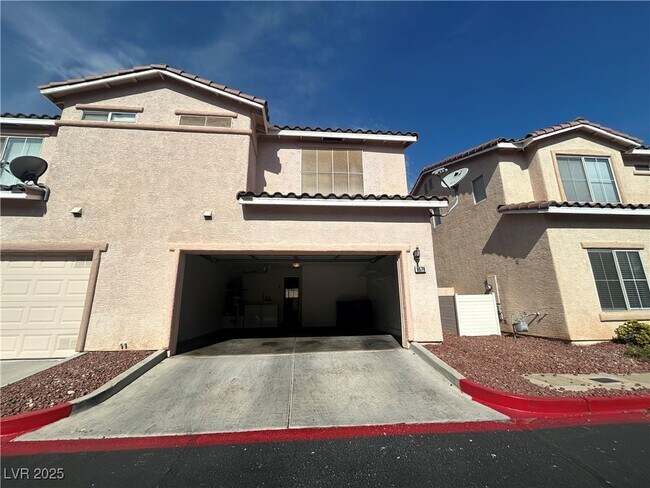 Building Photo - 9579 Belle Fountain Ave