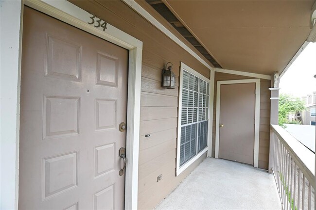 Building Photo - 1860 White Oak Dr