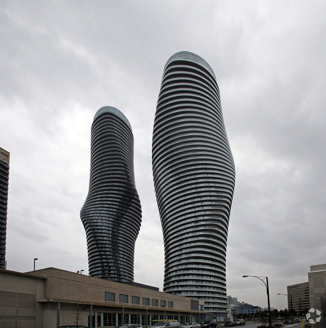 Photo du bâtiment - Absolute World Condos