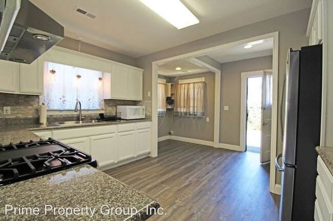 Building Photo - 2 br, 1 bath House - 500 E 19th Street