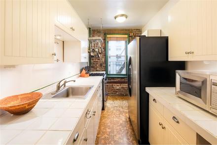 Building Photo - 305 W 52nd St