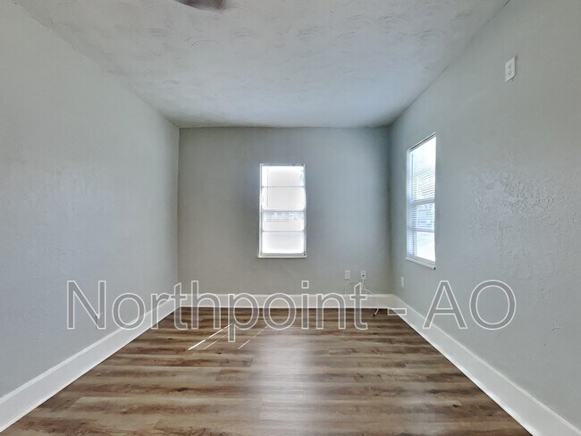 Building Photo - 3521 21st Ave S