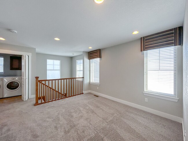 Building Photo - Finished Basement!