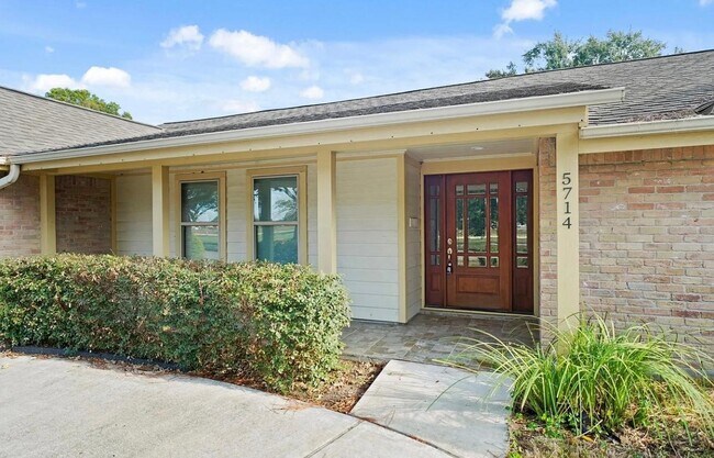 Foto del edificio - 5714 N Braeswood Blvd