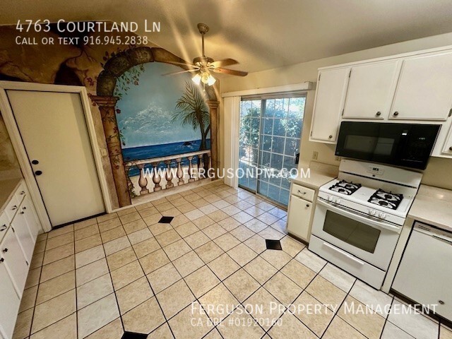 Building Photo - Fantastic Town Home in Carmichael with an ...
