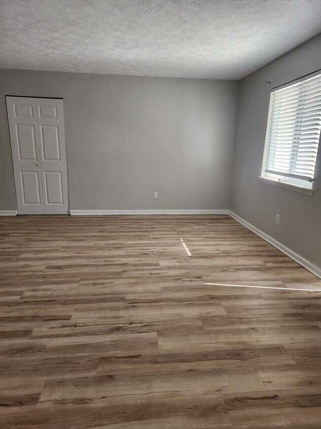 Living room - 2510 W 9th St