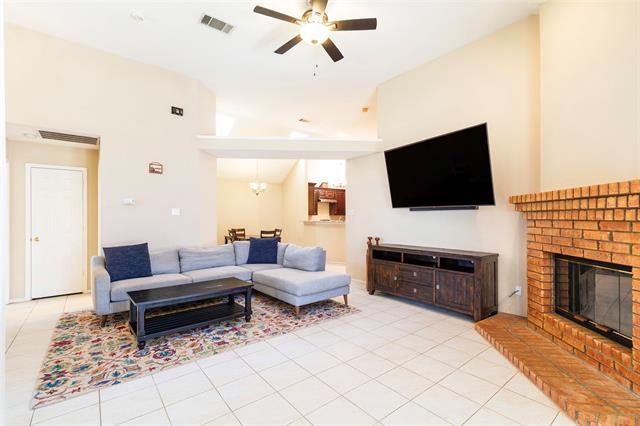 Foto del edificio - 6912 Harvey Ln