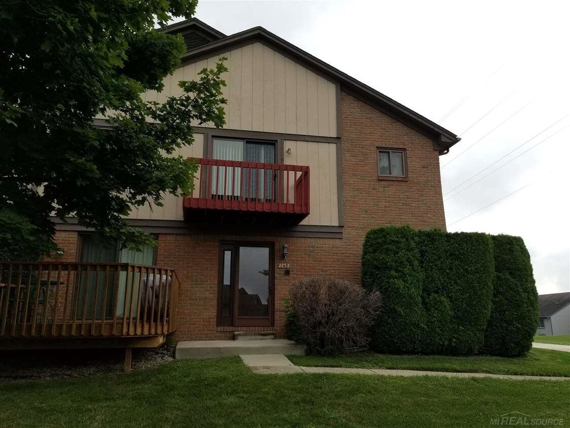 143 Meadow Ln Cir, Rochester Hills, MI 48307 Condo for Rent in