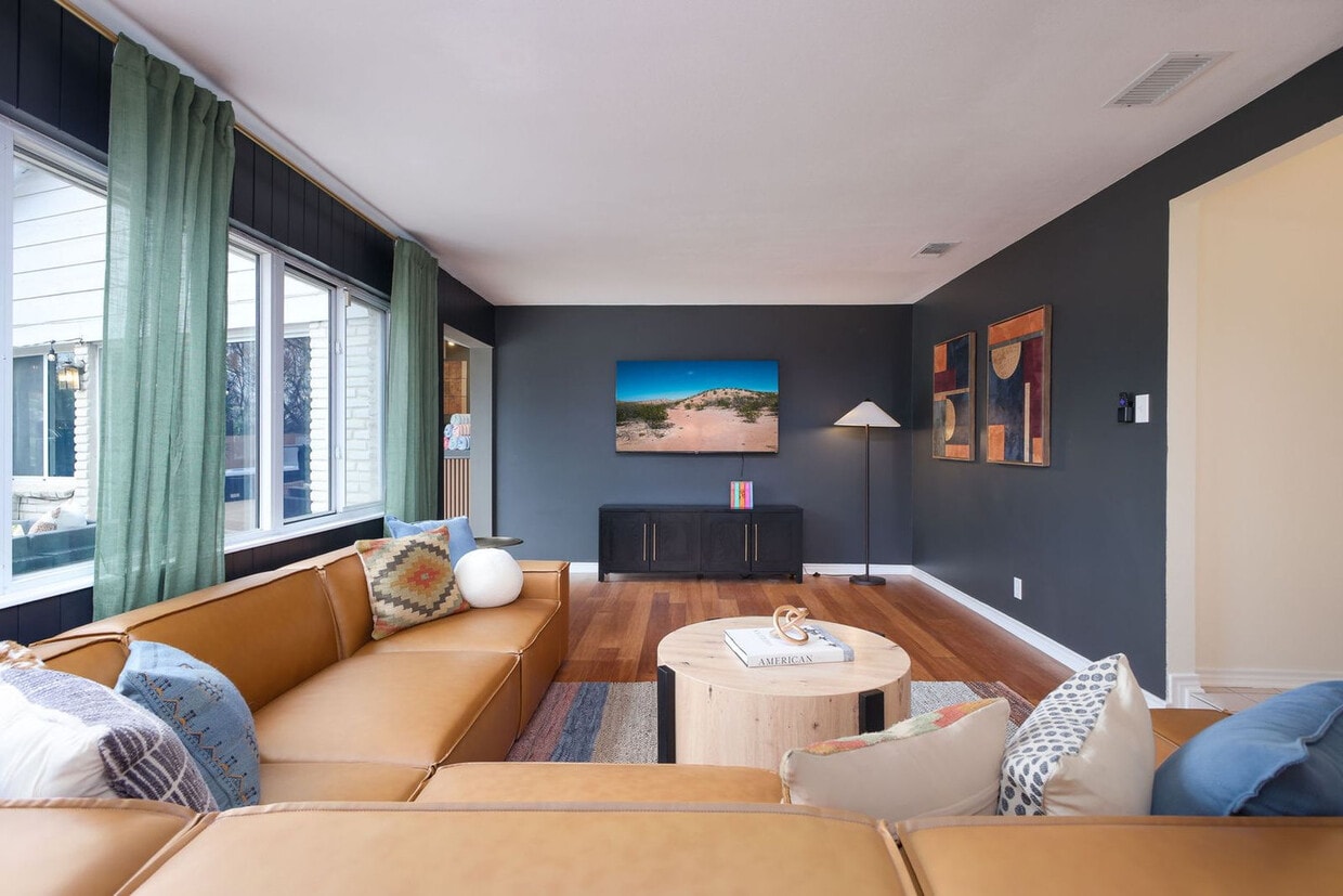 Foto principal - 6605 Countess Adria St
