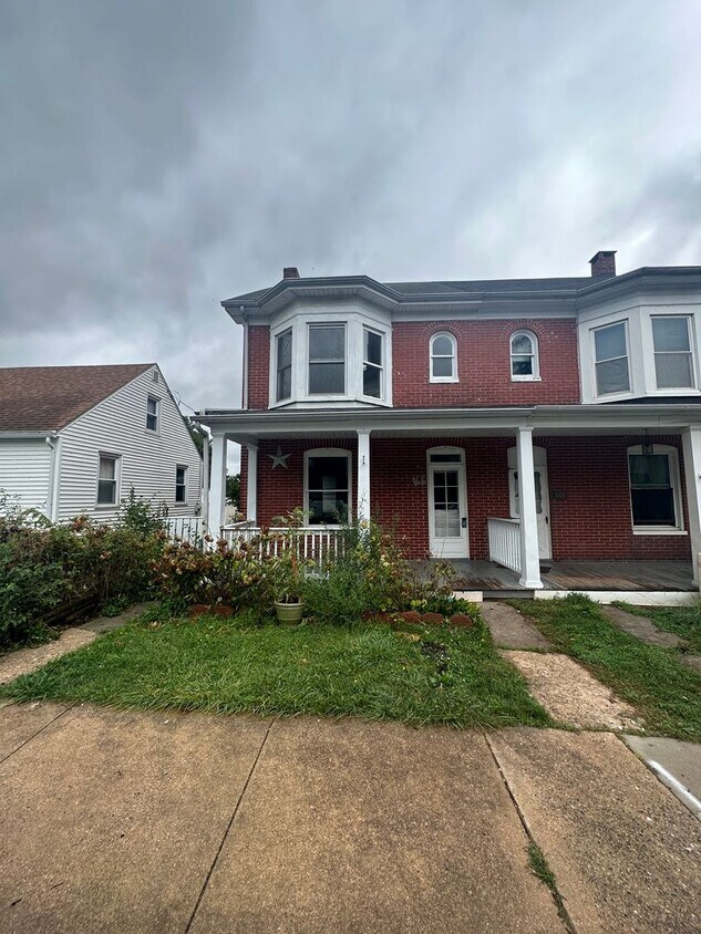 Foto principal - 166 N 3rd St