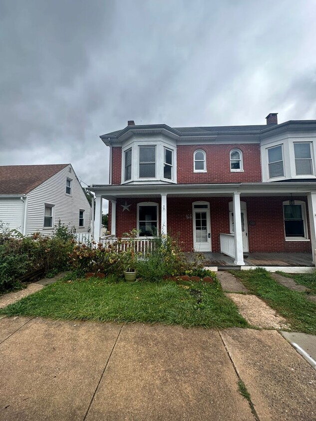 Primary Photo - 166 N 3rd St