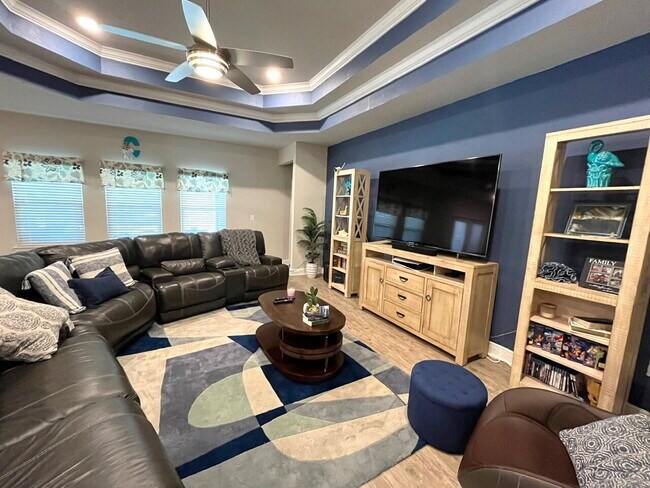Foto del edificio - Beautiful 5 Bedroom Home with Pool in Holl...