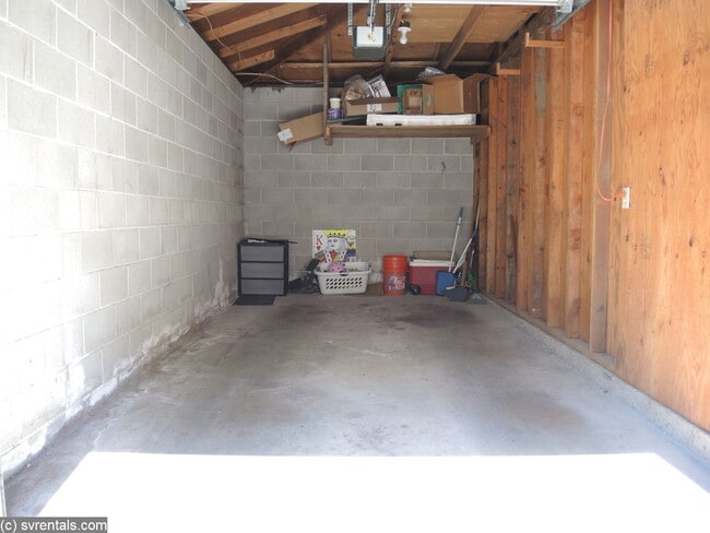 Building Photo - 905 Apricot Ave