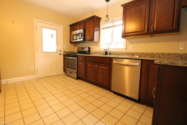 Foto del edificio - 2 br, 1 bath  - 7 Henshaw St #GNC