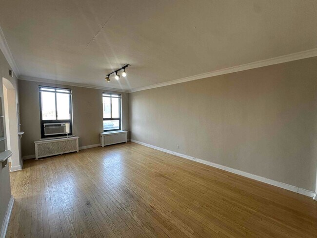 Foto del edificio - 1720 E Capitol Dr