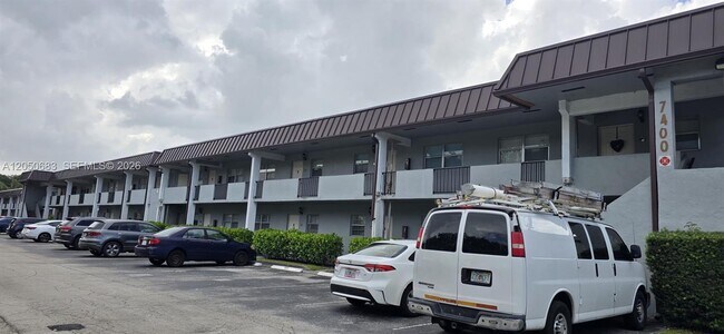 Foto del edificio - 7400 NW 85th Ct
