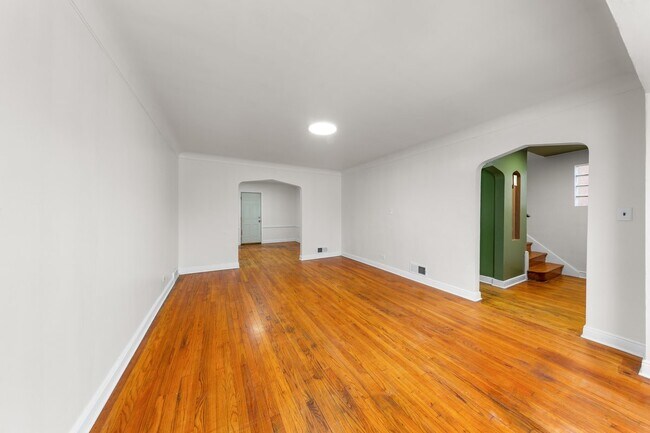 Building Photo - 8142 S Yates Blvd