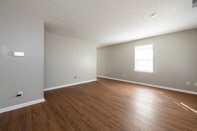 Building Photo - 561 Downing St