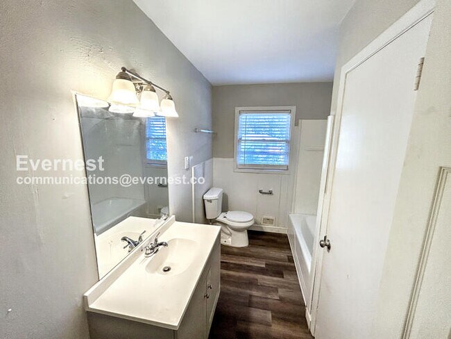 Building Photo - 1525 Matt Leonard Dr SW