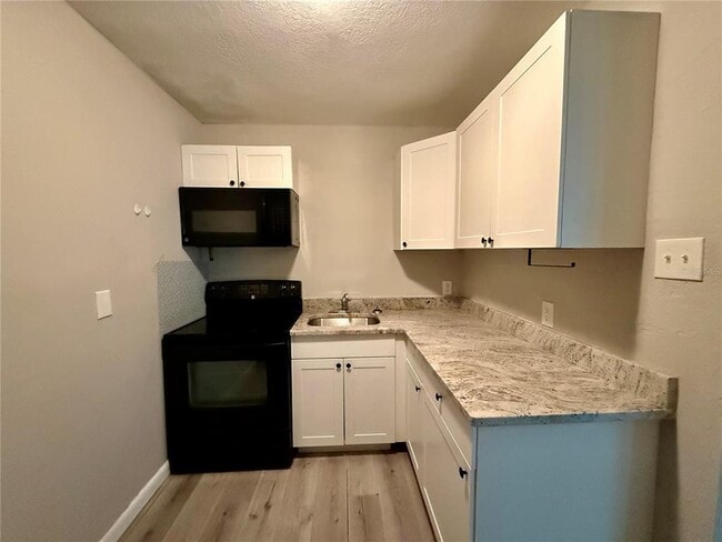 Building Photo - 808 Palm Bluff St