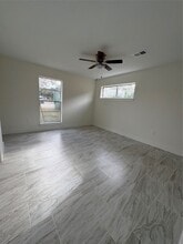 Building Photo - 704 S 10th St