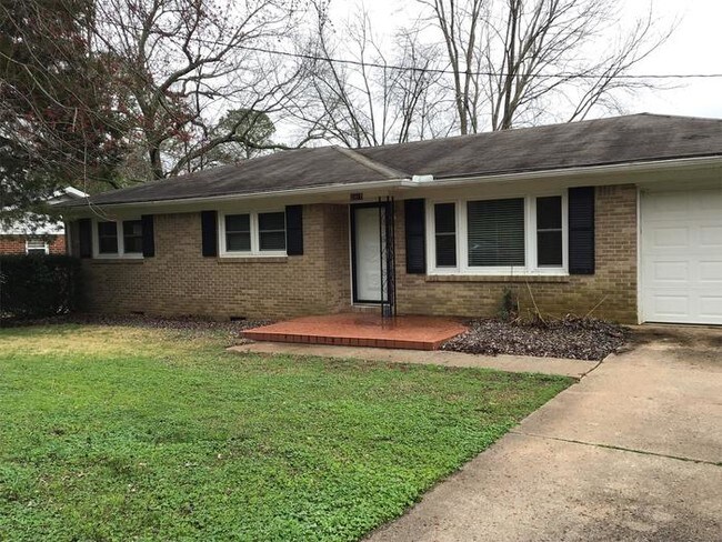 Foto del edificio - 2817 Cora Hill Ave NW