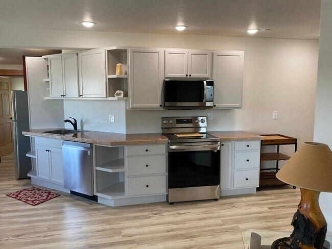 Foto del edificio - Southwest Luxury in the Heart of Cortez - Choose a Fully Furnished Studio or a Spacious Two Bedroom